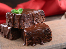 Brownie de cerveja preta com calda de cerveja: receita superdiferente