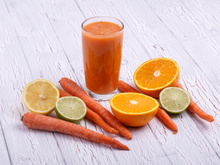 Suco da juventude? Se você tem mais de 40 anos, faça smoothie de laranja que estimula a produção de colágeno