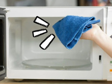 Nada de produto caro de limpeza: essa solução com limão para tirar a sujeira grudada no micro-ondas é bem mais barata