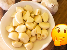 Com quantos anos você descobriu o jeito mais fácil e rápido de descascar uma cabeça inteira de alho?