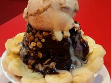 Sorvete de chocolate caseiro rápido e fácil