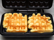 Aprendi a fazer esse waffle de batata com a minha tia que detesta ovo e não come farinha: virou meu lanche preferido