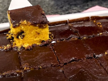 Bolo de cenoura com casquinha de chocolate que nem a minha mãe fazia quando eu era criança