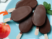 Picolé de chocolate com maçã usando apenas os 2 ingredientes: receita simples fica inacreditavelmente gostosa!