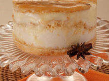 Bolo de sorvete de abacaxi com coco e doce de banana