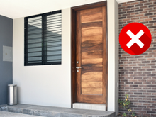 Adeus porta de madeira: deixe a sua casa mais moderna e iluminada com essa tendência do momento