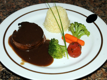 Medalhão ao molho madeira