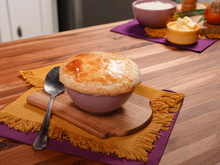 Sopa de cebola com massa folhada