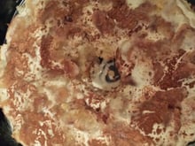 Bolo de banana com creme de leite e canela