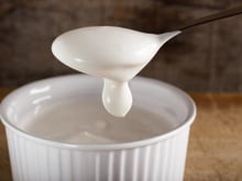 Como tirar o soro do creme de leite: truque simples