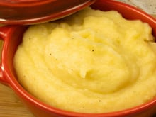 O purê de mandioca que minha avó preparava na fazenda faz o maior sucesso lá em casa até hoje!