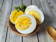 A ciência diz pra fazer assim, mas ninguém vai seguir: a maneira perfeita de ferver um ovo