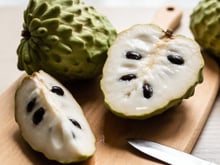 Nem fruta-do-conde, nem graviola: essa fruta prima é cremosa, tem uma polpa doce e pode ser facilmente cultivada no seu quintal
