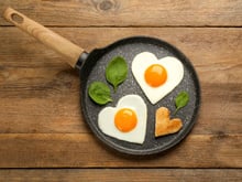 Veja o que você precisa saber sobre ovos, seu coração e sua saúde, segundo esse cirurgião cardíaco