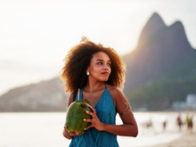 Eu bebo água de coco todos os dias depois que descobri esses 7 benefícios