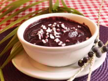 Dia do Açaí: 5 receitas deliciosas com a fruta 100% brasileira que vão do salgado ao doce