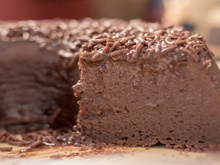 Brigadeirão dos sonhos: receita cremosa e fácil da sobremesa que vai conquistar toda a família