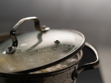 Com quantos anos você descobriu para que serve o furo na tampa das panelas?