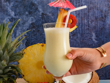 Melhor que o drink original! Aprenda a fazer um smoothie de piña colada cremoso, fácil e muito refrescante para o Carnaval