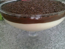Mousse de maracujá com mousse de brigadeiro