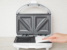 Nunca mais passei sufoco para limpar a sanduicheira depois que descobri essas 3 dicas fáceis