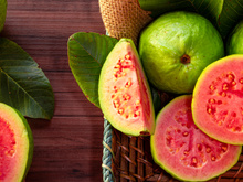 Todo homem deveria comer goiaba com frequência: fruta tem benefício IMPORTANTE pro público masculino