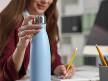 Garrafas reutilizáveis de água são um terreno fértil para bactérias fecais e estreptococos, alerta estudo