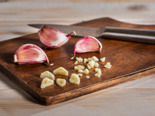 Poucas pessoas sabem, mas minha avó me ensinou que o jeito de preparar o alho influencia na intensidade do seu sabor nas receitas