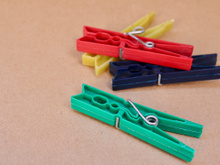 O truque caseiro mais genial que você vai ver hoje: 5 formas surpreendentes de usar pregadores de roupa no dia a dia