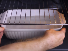 Com quantos anos você descobriu que deve colocar uma xícara de água para assar junto com tortas e brownies?