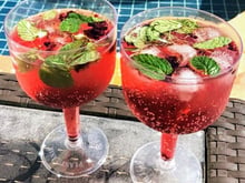 Gin de amora com hortelã