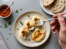 Nutricionistas recomendam: “Ovos cozidos não devem ser servidos com maionese, mas sim com homus e páprica.”