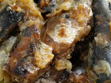 Sardinha na panela de pressão simples e saborosa