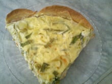 Quiche de alho poró com massa de pastel
