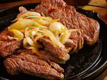 Carne de sol com cebolas