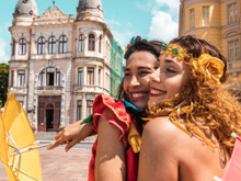 Vai curtir o Carnaval na rua? Confira 3 dicas para se alimentar bem nos dias de folia!