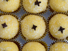 Beijinho de milho com coco é o doce que não pode faltar na sua Festa Junina! Vem aprender a receita!