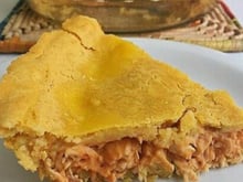 Empadão com massa de grão-de-bico recheado de frango: receita completa