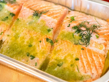 Salmão saboroso assado no forno