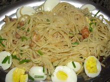 Macarrão com bacon e alho