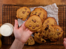 Cookie de banana madura com gotinhas de chocolate: até meu marido que não gosta da fruta comeu e adorou!