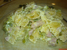 Farfalle com brocólis