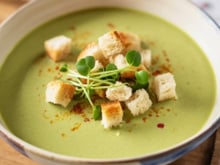 Sopa de ervilha na panela de pressão com batata e cenoura no ponto certo