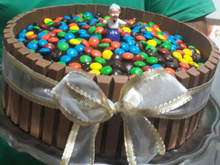 Bolo de biscoito wafer com cobertura de chocolate (by Paty Couto)