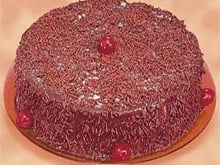 Bolo cremoso de chocolate e coco