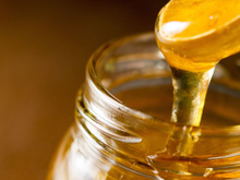 Natural, mas ainda é açúcar: o que o consumo diário de mel pode causar