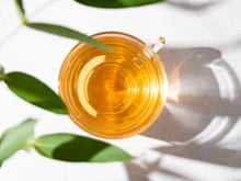 A água de cozimento dessas 3 folhas ajudam a destruir a gordura da barriga: natural, saudável e fácil de fazer