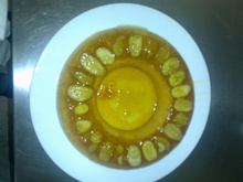 Pudim de banana caramelada