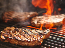 O seu churrasco de domingo em qualquer lugar com essa churrasqueira portátil com rodinhas e grelha