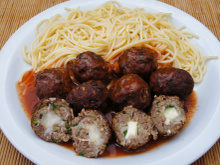 Almôndegas recheadas com catupiry